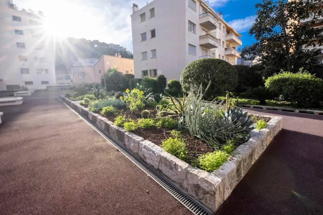 06b - Beau 2 Pièces Rénové Avec Terrasse Vue Mer