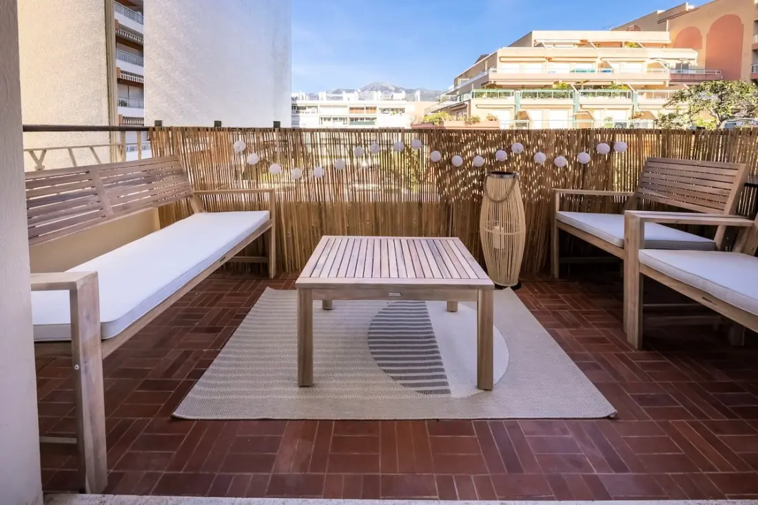 06b - Beau 2 Pièces Rénové Avec Terrasse Vue Mer