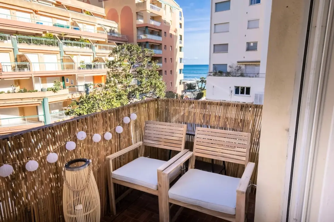 06b - Beau 2 Pièces Rénové Avec Terrasse Vue Mer