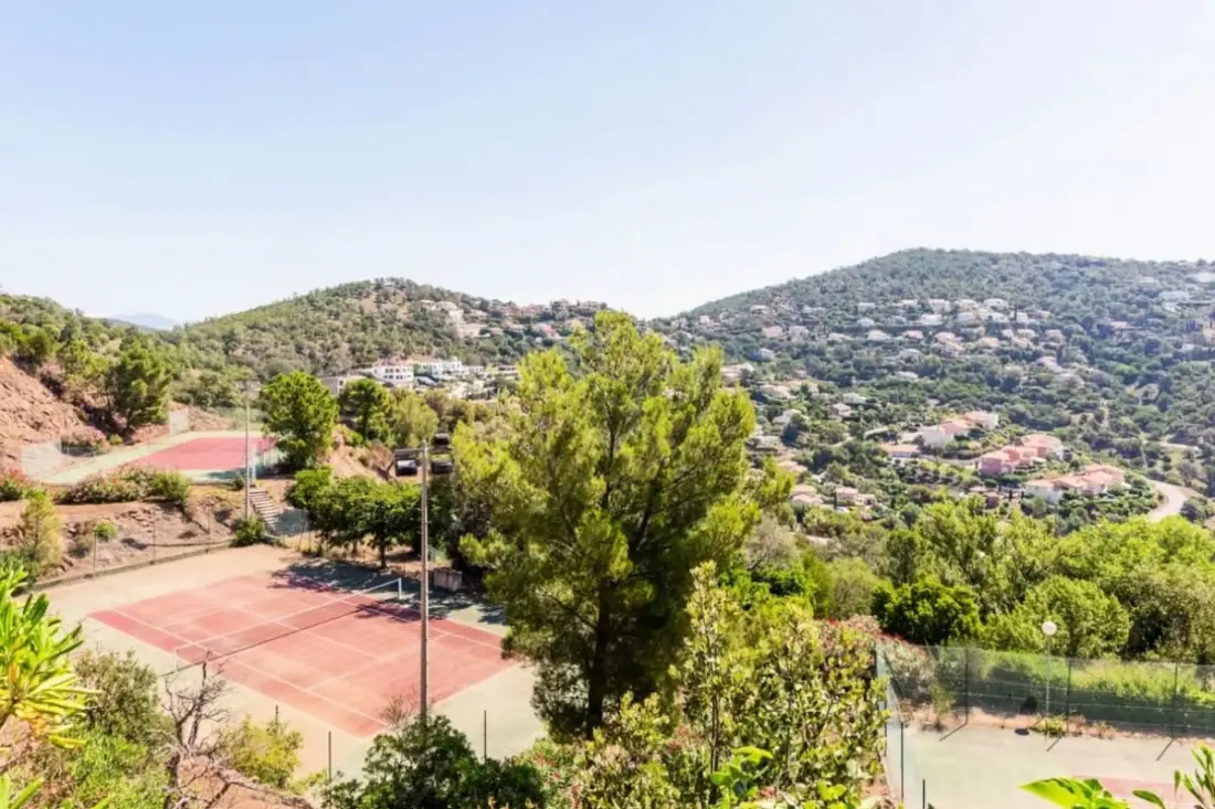 Logement Vue Sur Mer Avec Piscine, Tennis