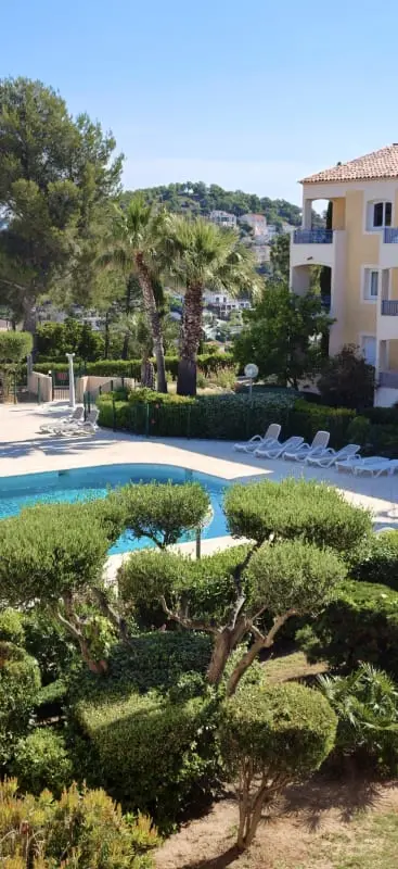 Studio Avec Une Terrasse Et Une Piscine Aux Issambres