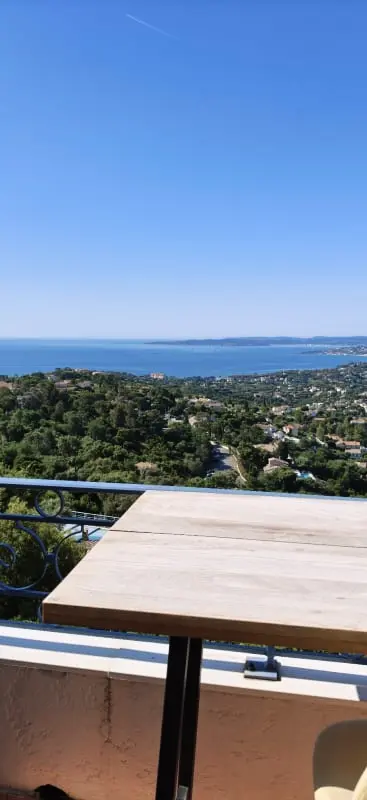 Studio Avec Une Terrasse Et Une Piscine Aux Issambres