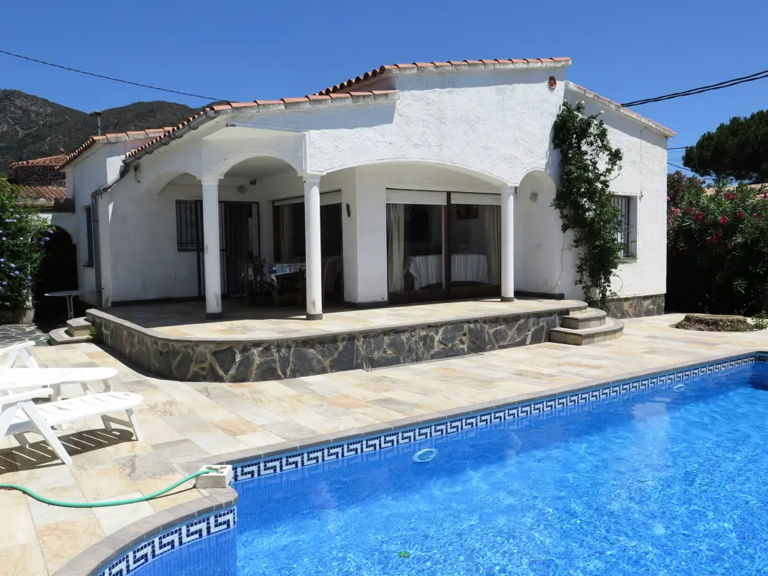 Maison de Vacances Roses 1003
