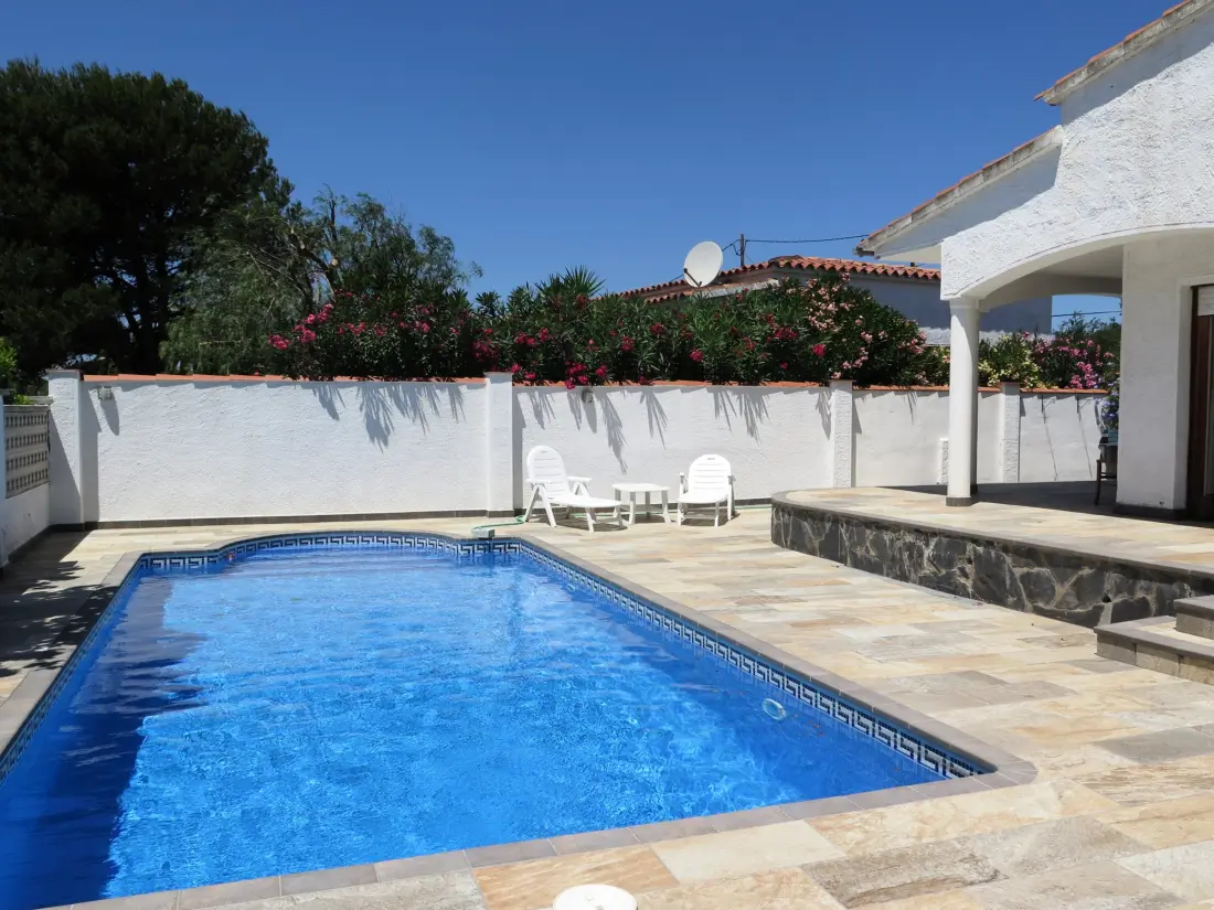Maison de Vacances Roses 1003
