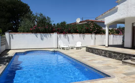 Maison de Vacances Roses 1003