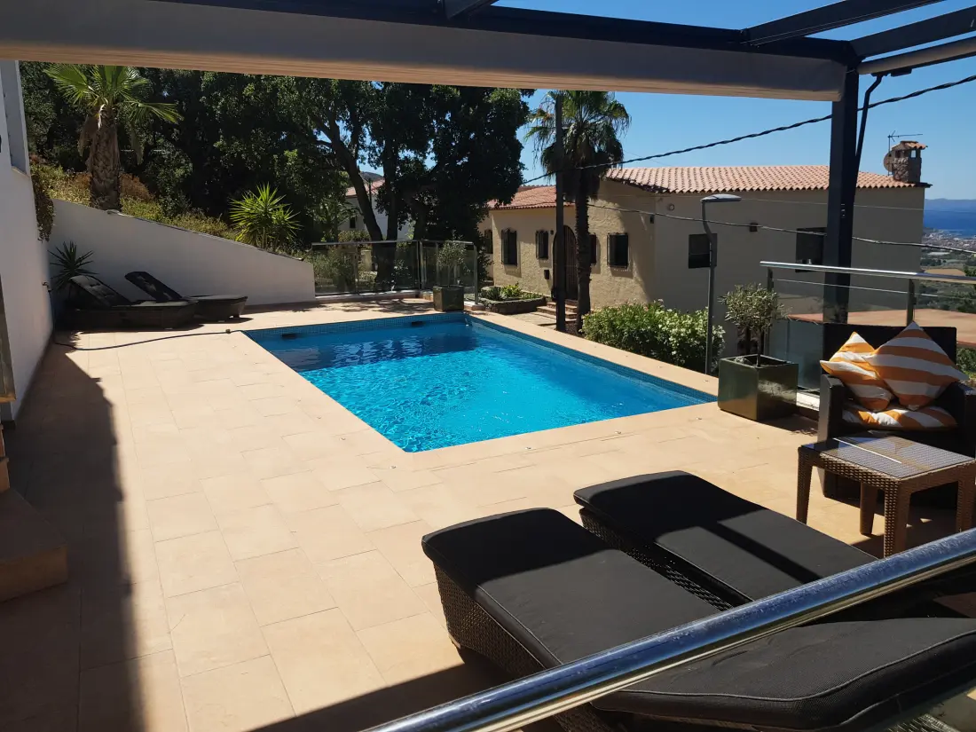 Maison de Vacances Roses 1006