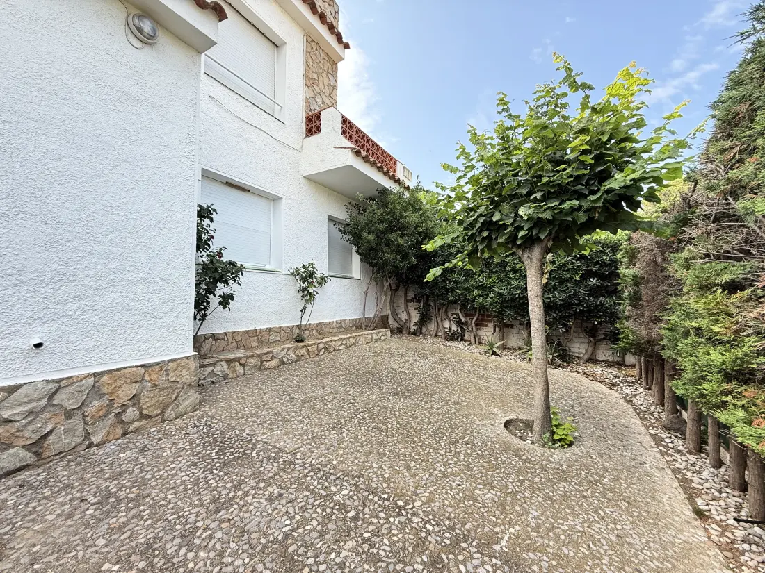 Maison de Vacances Roses 759