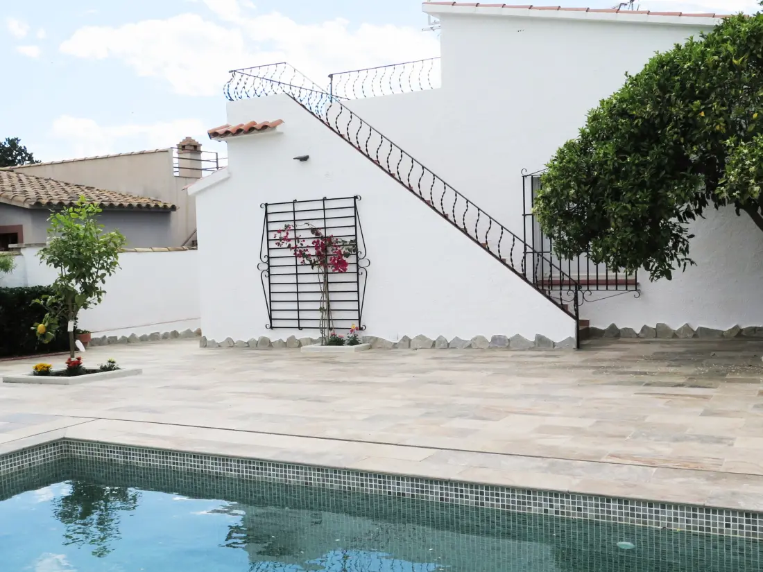 Maison de Vacances Roses 969