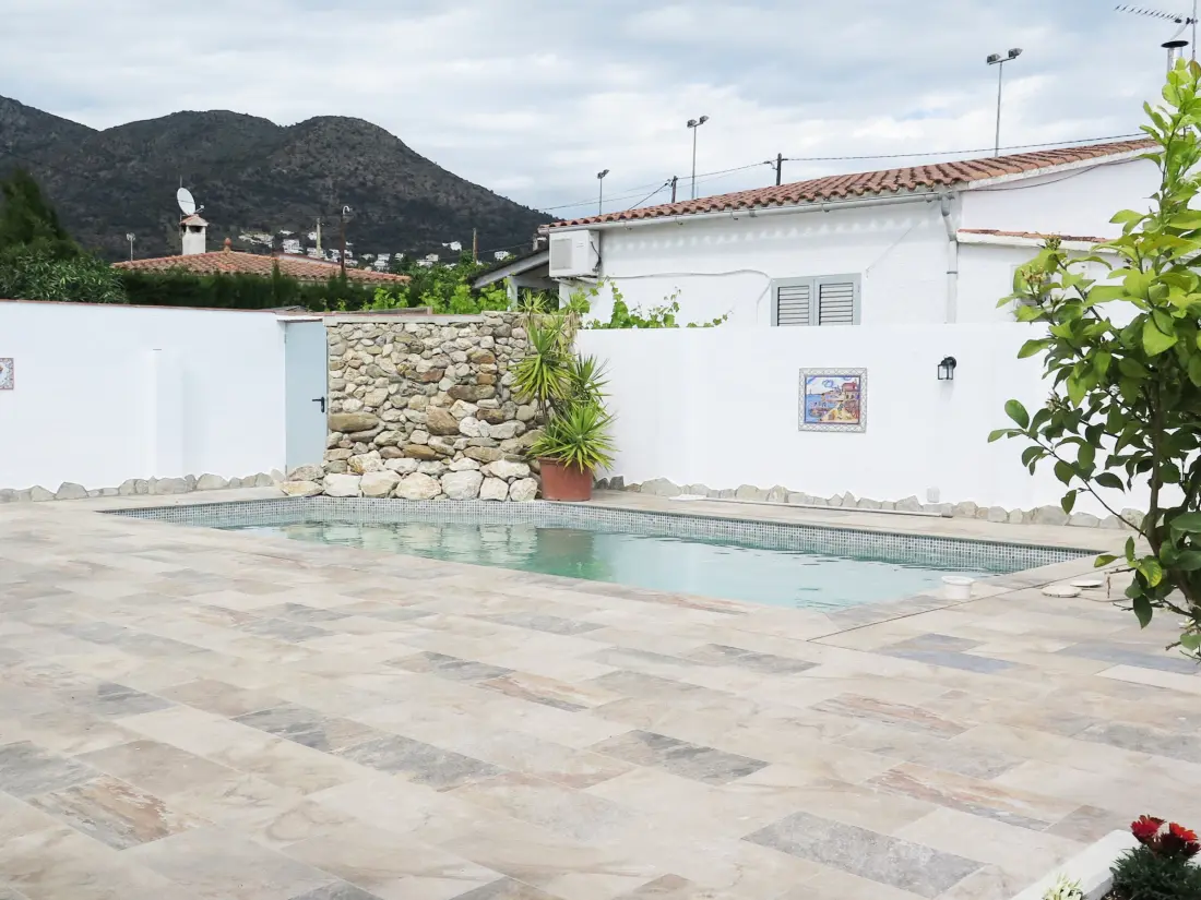 Maison de Vacances Roses 969