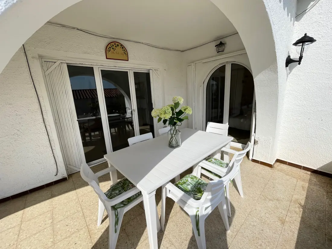 Maison de Vacances Roses 979