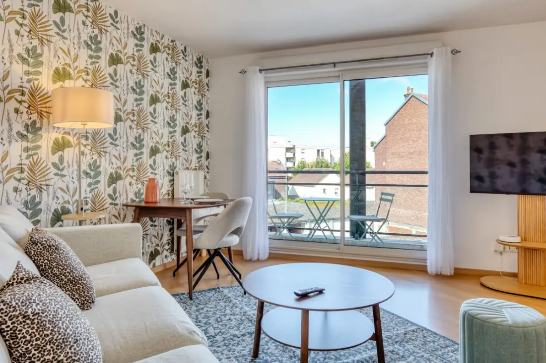 Floria – Élégant Appartement Avec Balcon, Cave Et Parking