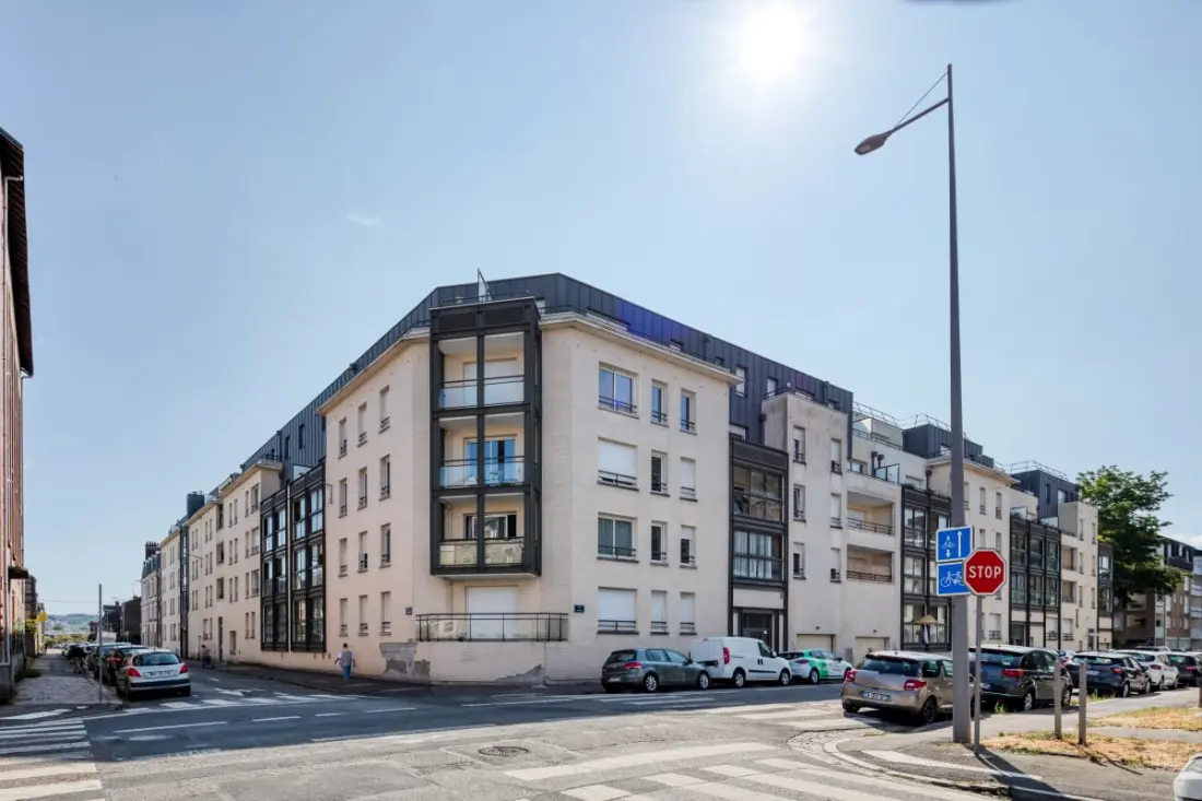 Floria – Élégant Appartement Avec Balcon, Cave Et Parking