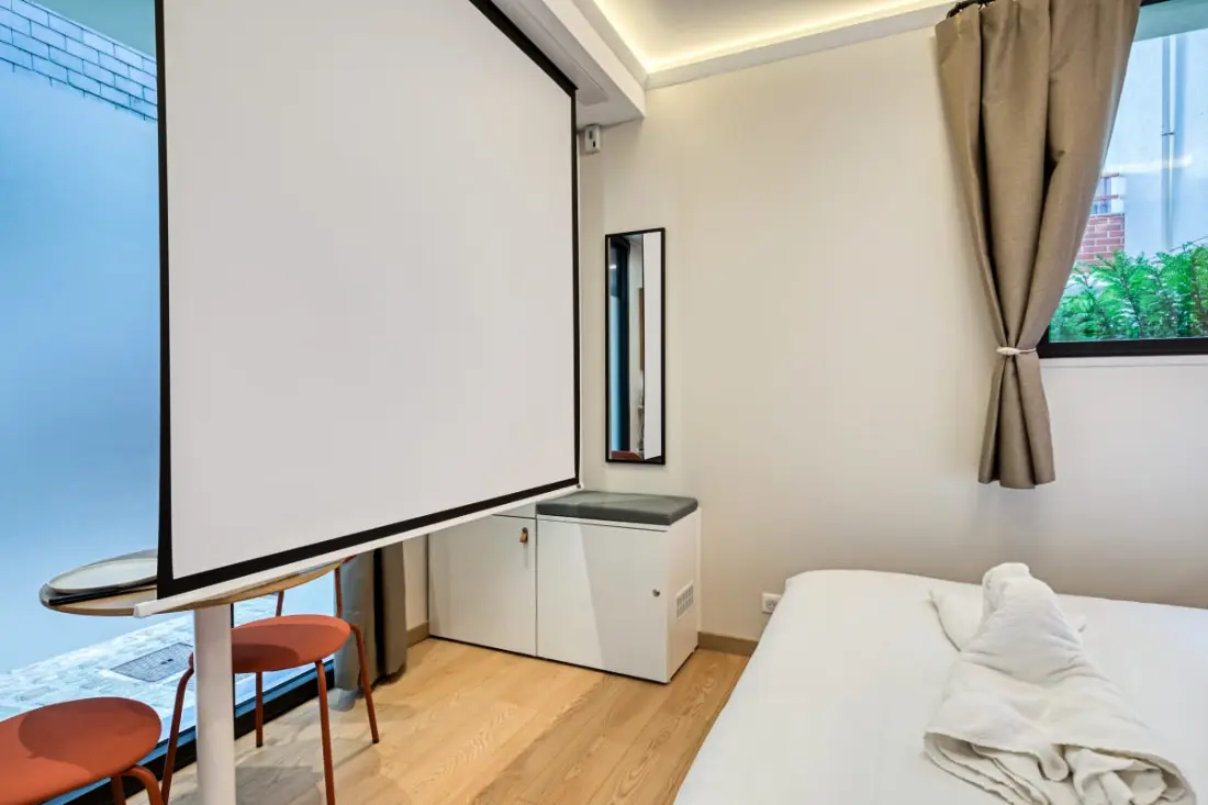 La Love-room D'alice, Balnéo Et Vidéo-projecteur !