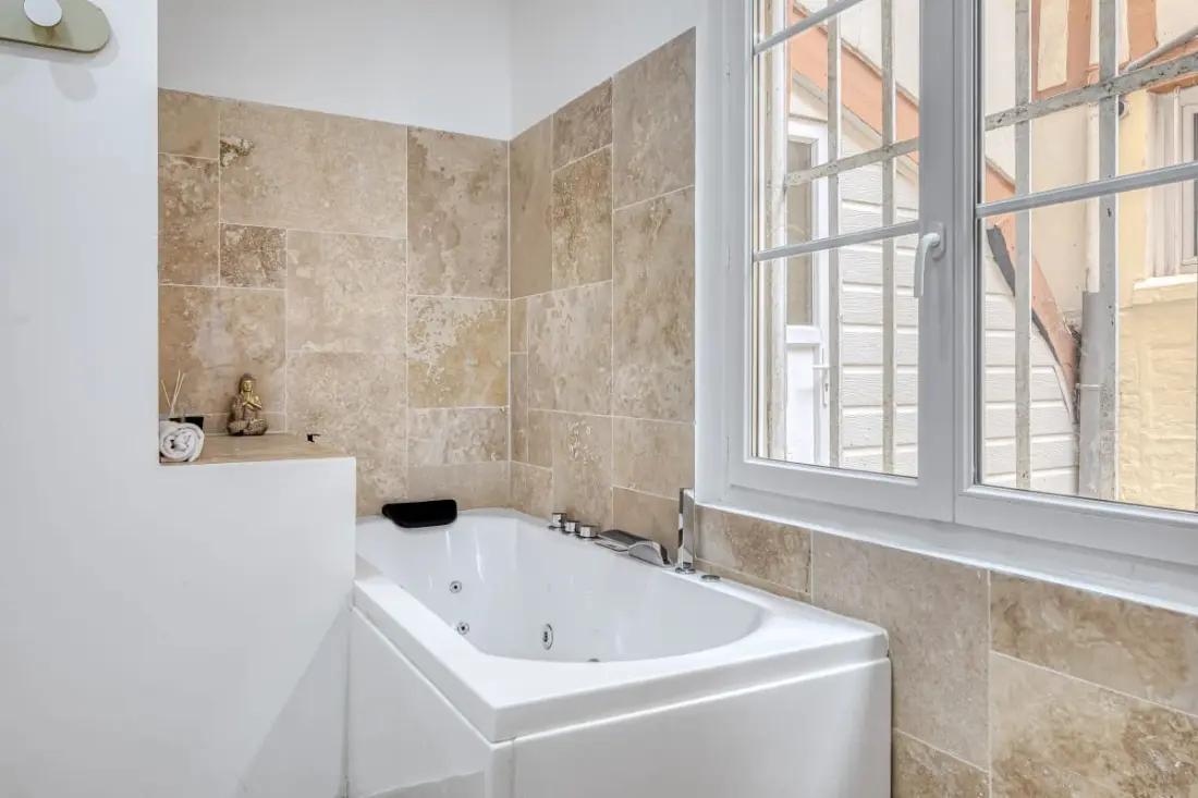 Le Aurélie, Charmant F2 Avec Baignoire Balnéo !