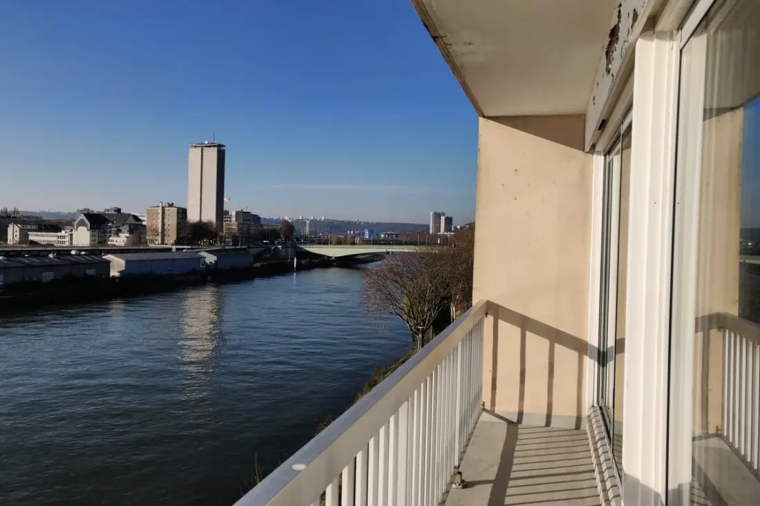 Perle De La Seine, Superbe F3 Vue Seine Et Cathédrale