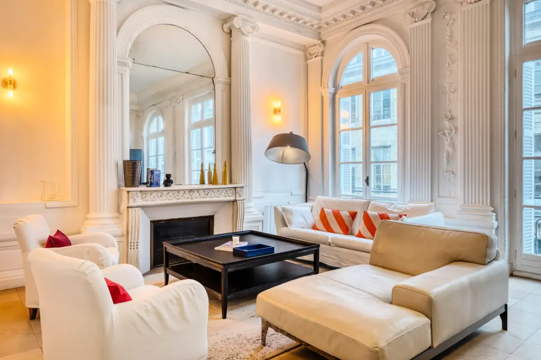 Le Jeanne D'arc, Magnifique F3 De Style Haussmannien  !