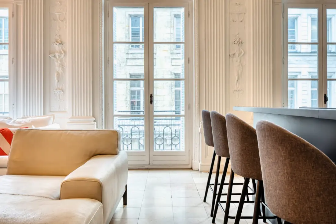 Le Jeanne D'arc, Magnifique F3 De Style Haussmannien  !