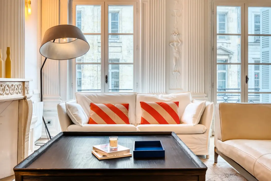 Le Jeanne D'arc, Magnifique F3 De Style Haussmannien  !