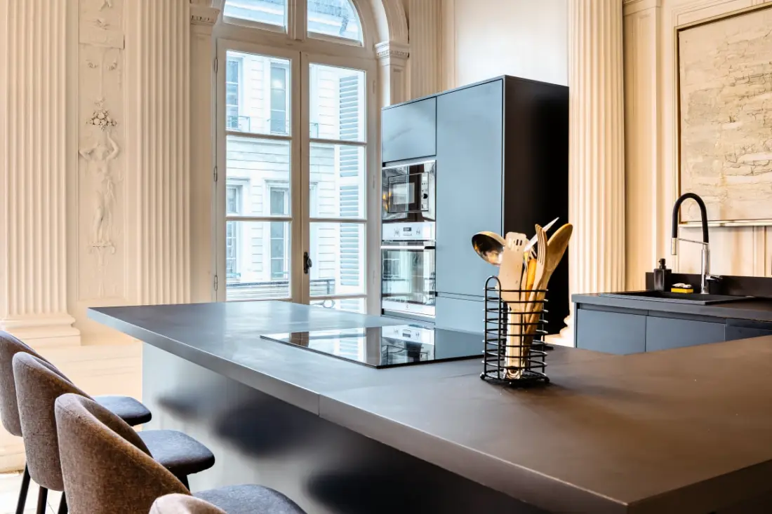Le Jeanne D'arc, Magnifique F3 De Style Haussmannien  !