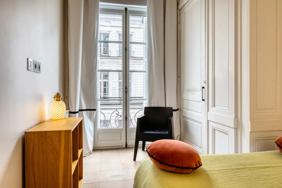 Le Jeanne D'arc, Magnifique F3 De Style Haussmannien  !