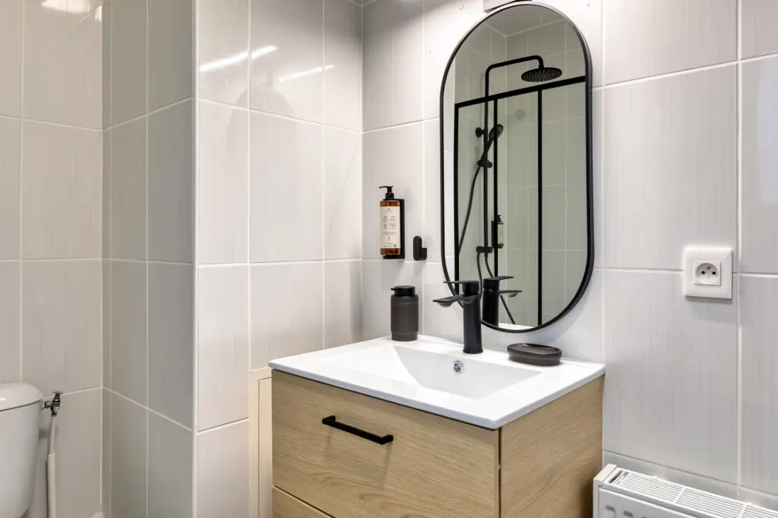 Le Nicole, Un Appartement En Duplex Avec Balcon Et Place De Parking.