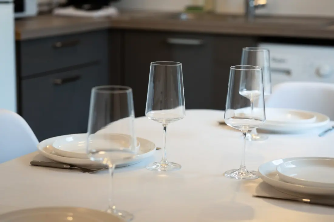 Le Nicole, Un Appartement En Duplex Avec Balcon Et Place De Parking.