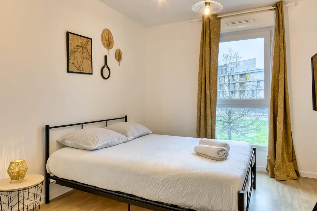 Le Nicole, Un Appartement En Duplex Avec Balcon Et Place De Parking.