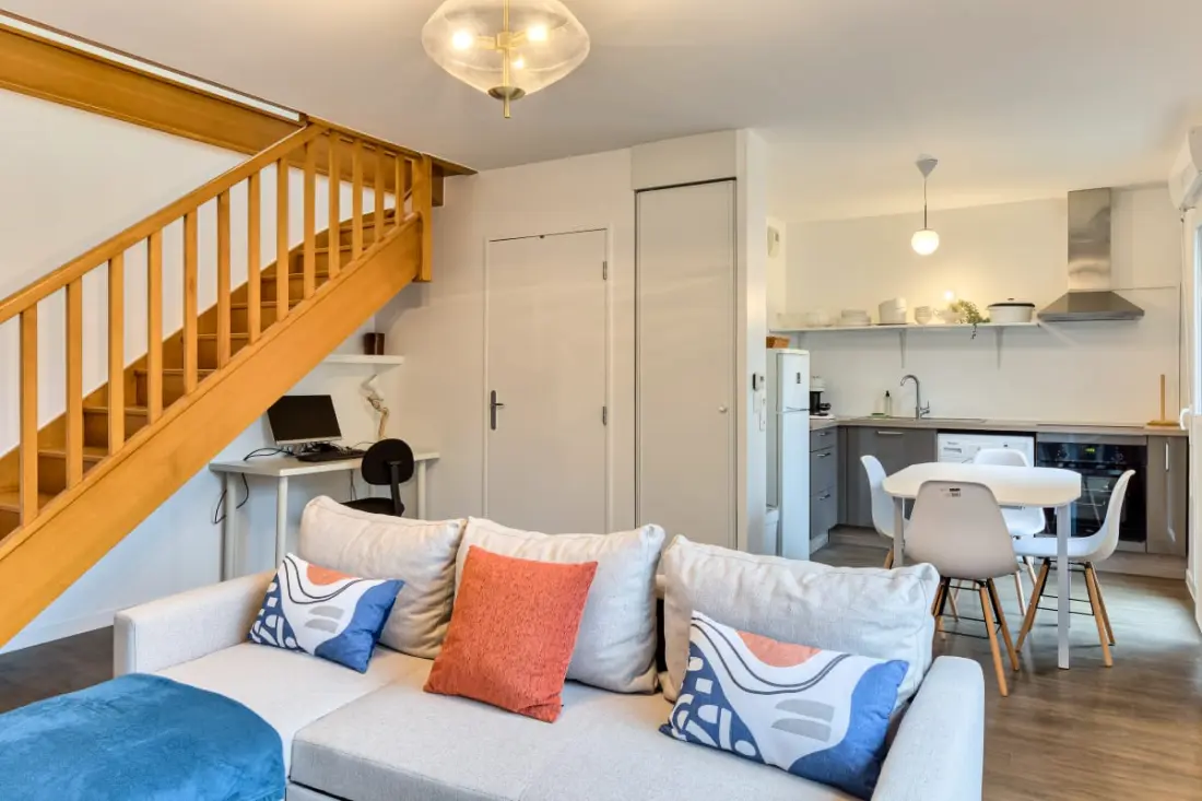 Le Nicole, Un Appartement En Duplex Avec Balcon Et Place De Parking.
