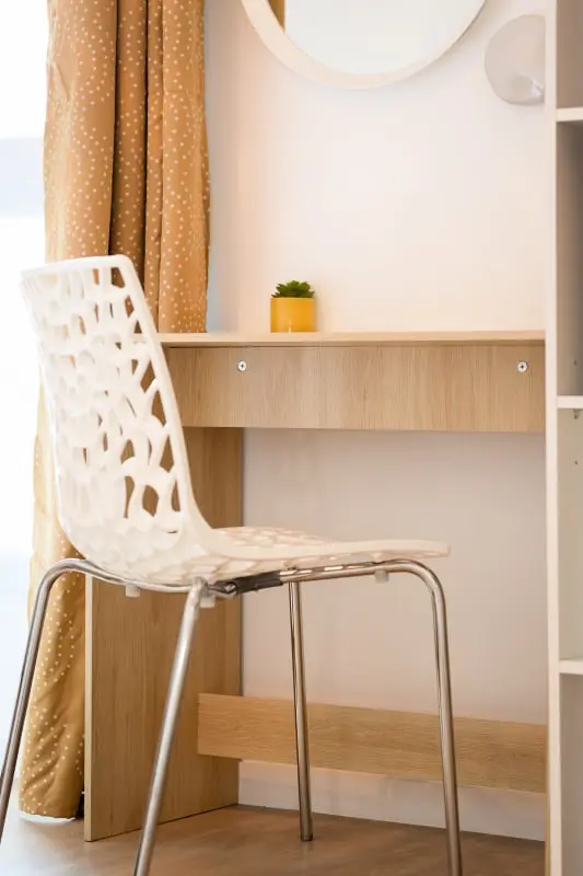 Le Nicole, Un Appartement En Duplex Avec Balcon Et Place De Parking.
