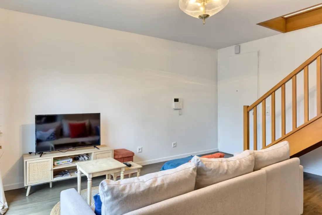 Le Nicole, Un Appartement En Duplex Avec Balcon Et Place De Parking.
