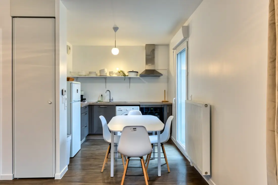 Le Nicole, Un Appartement En Duplex Avec Balcon Et Place De Parking.
