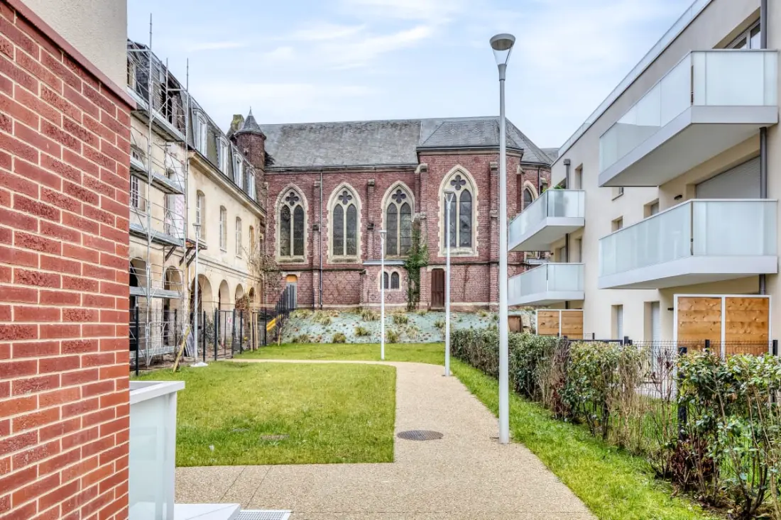 Les Mathurins, F2 Unique Terrasse, Parking Et Sport