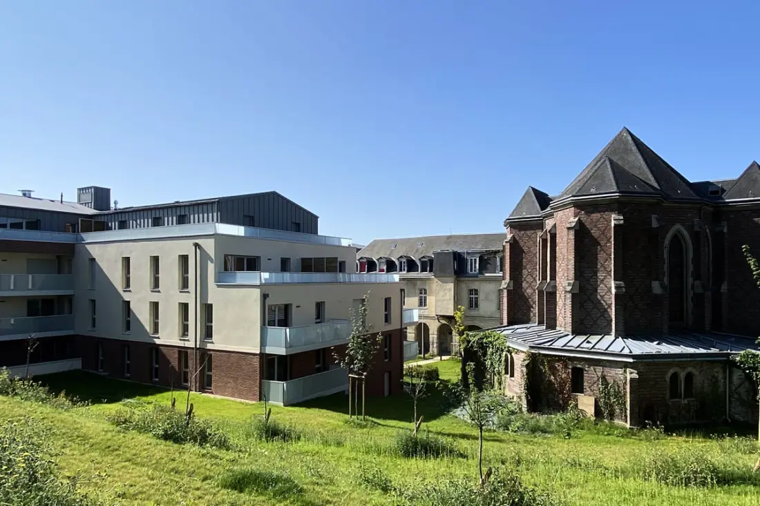 Les Mathurins, F2 Unique Terrasse, Parking Et Sport