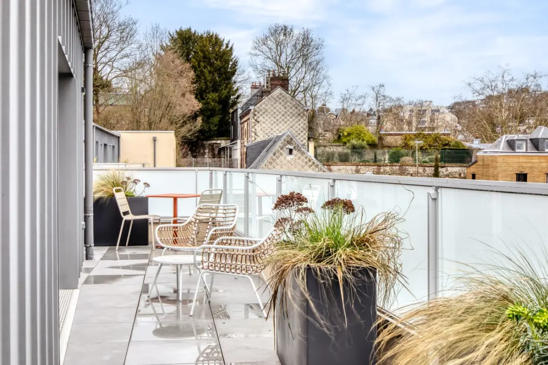 Les Mathurins, F2 Unique Terrasse, Parking Et Sport