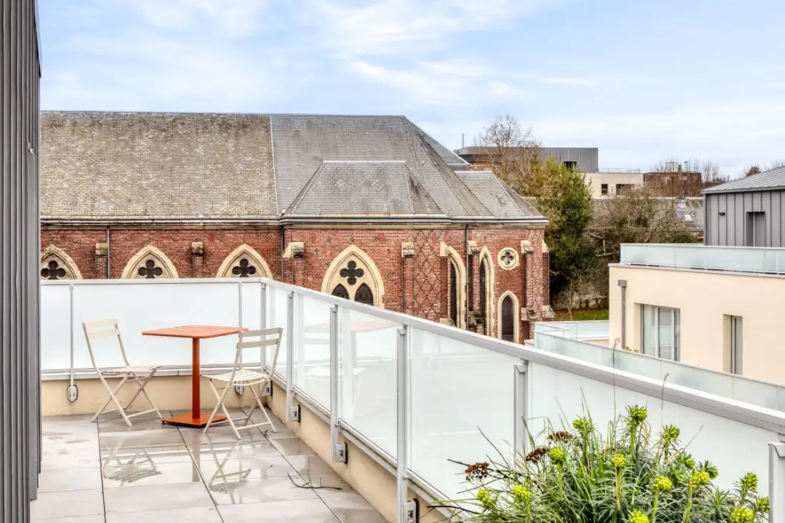 Les Mathurins, F2 Unique Terrasse, Parking Et Sport