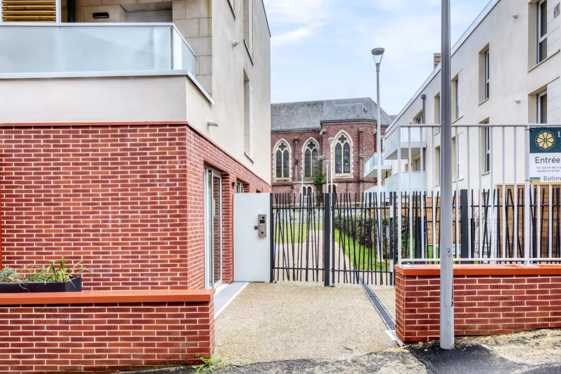 Les Mathurins, F2 Unique Terrasse, Parking Et Sport