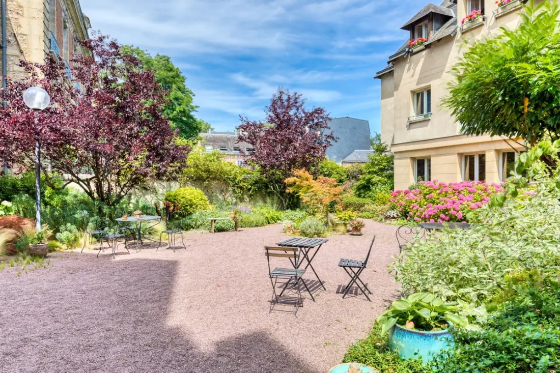 Rafael F2 Bourgeois Avec Jardin