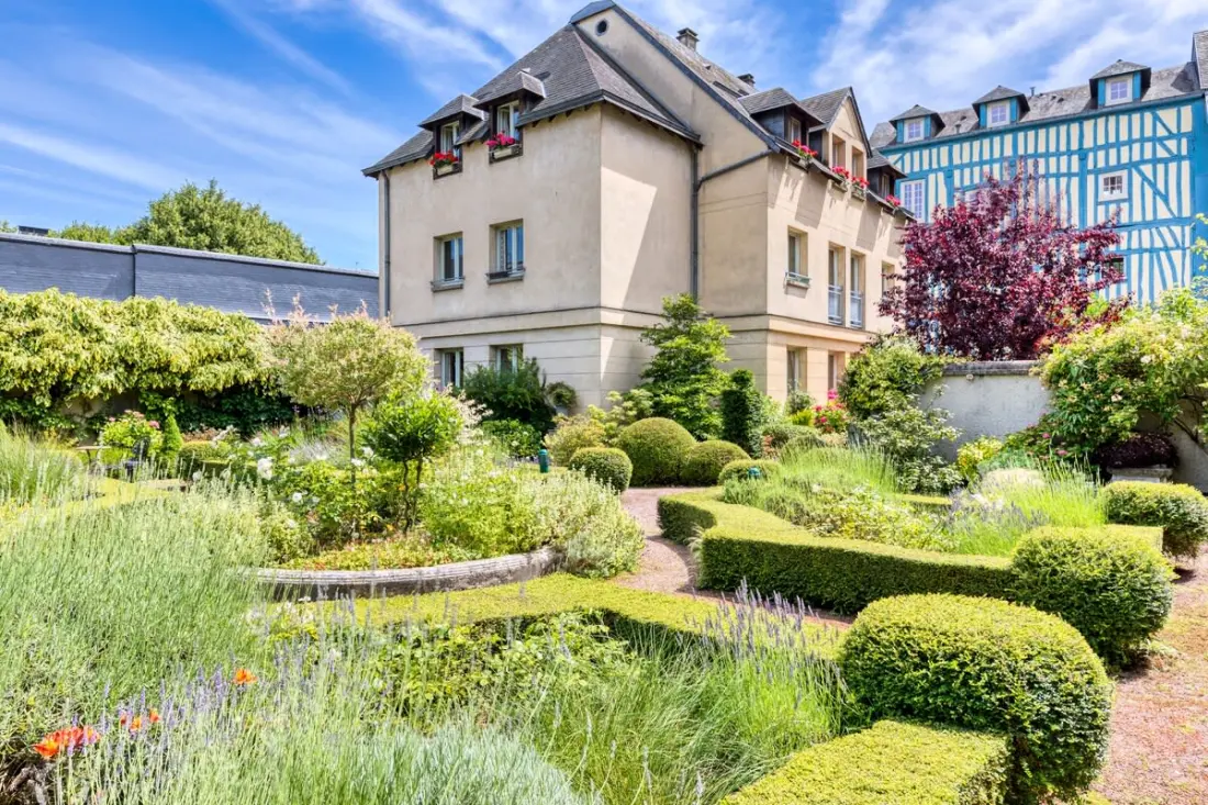 Rafael F2 Bourgeois Avec Jardin