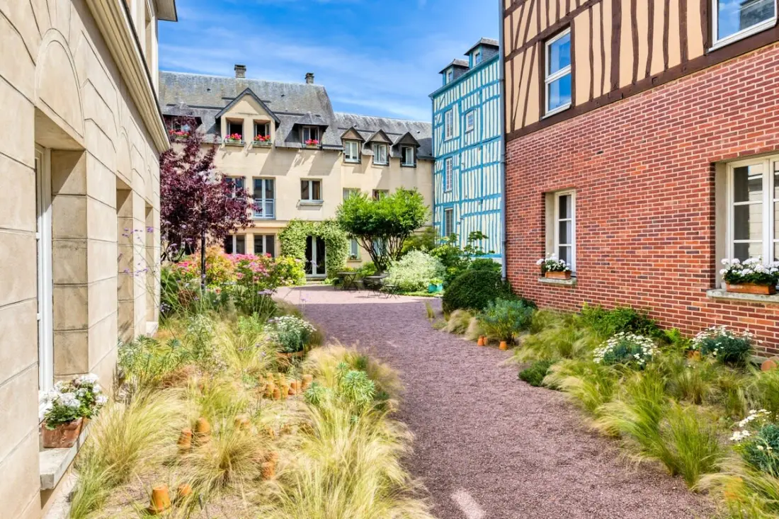 Rafael F2 Bourgeois Avec Jardin