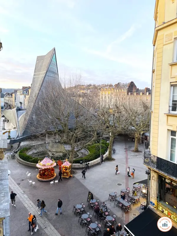 🌴 L'exotique - Vue Place Du Vieux Marché