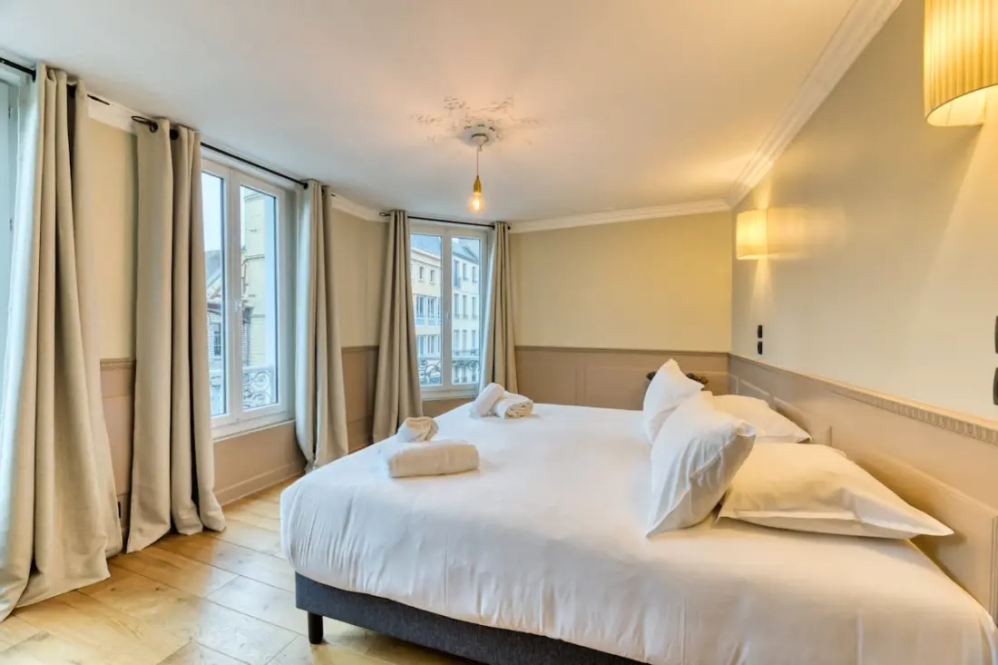 Suzanne4 étoiles★★★★ : Duplex 4 étoiles★★★★Élégant4 étoiles★★★★ Au Coeur Rouen4 étoiles★★★★