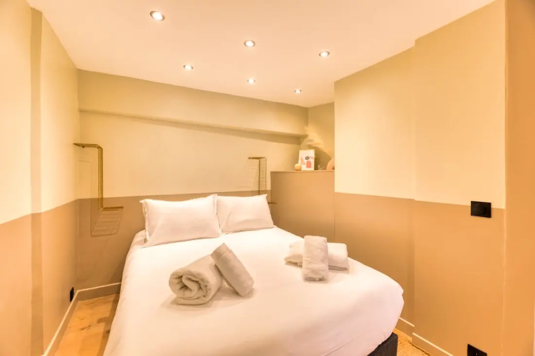 Suzanne4 étoiles★★★★ : Duplex 4 étoiles★★★★Élégant4 étoiles★★★★ Au Coeur Rouen4 étoiles★★★★