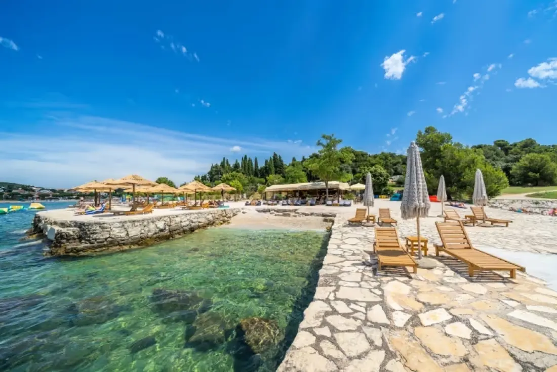 Camping Porton Nature Hideouts 2 étoiles★★