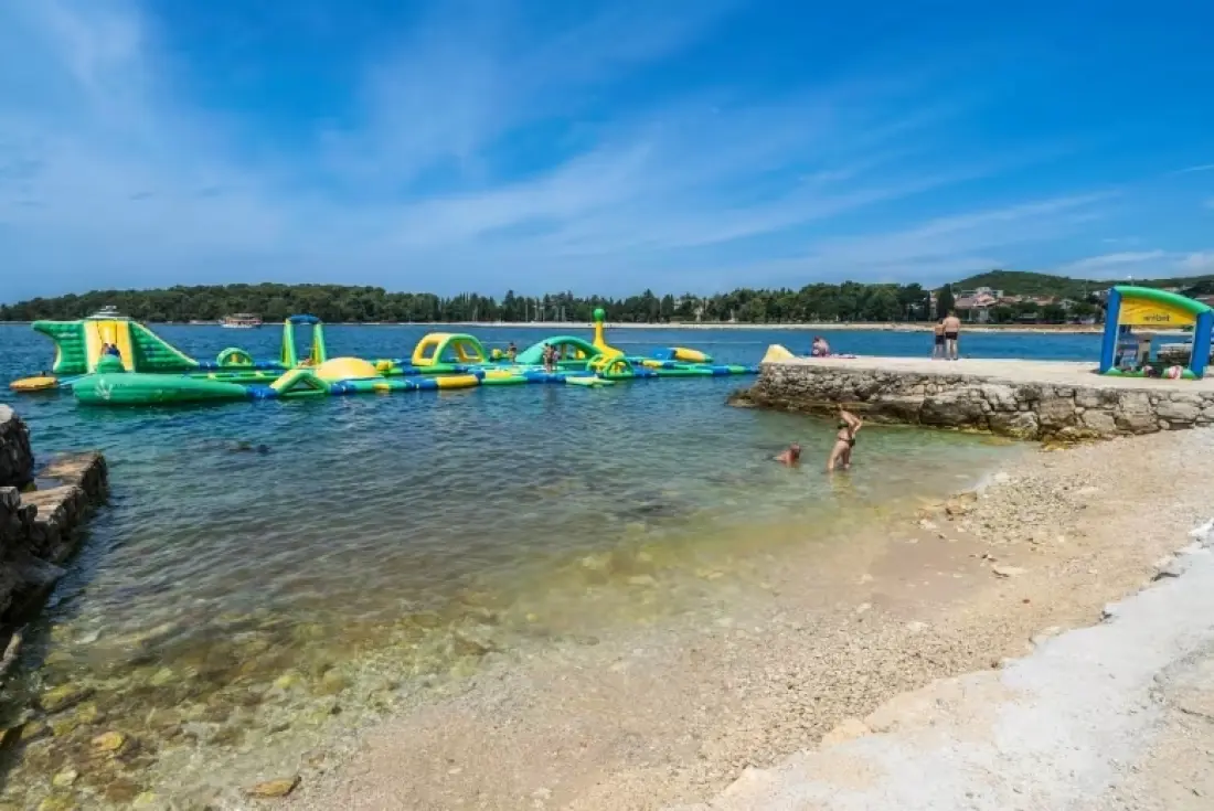 Camping Porton Nature Hideouts 2 étoiles★★