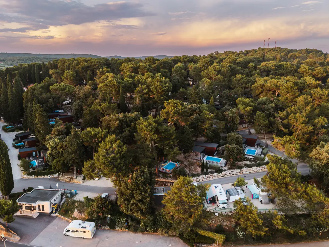 Camping Porton Nature Hideouts 2 étoiles★★