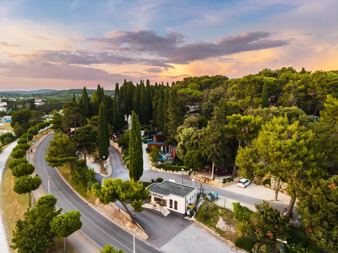 Camping Porton Nature Hideouts 2 étoiles★★