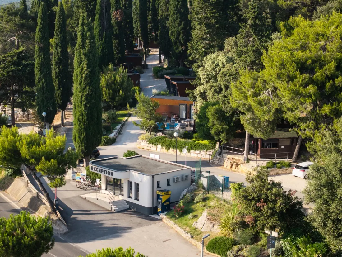 Camping Porton Nature Hideouts 2 étoiles★★
