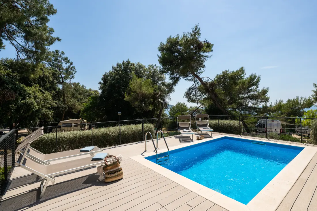 Camping Porton Nature Hideouts 2 étoiles★★