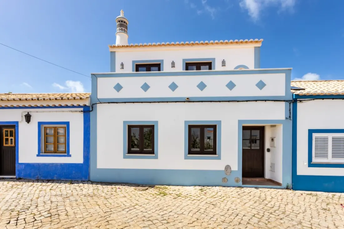 Sagres Chimneys House