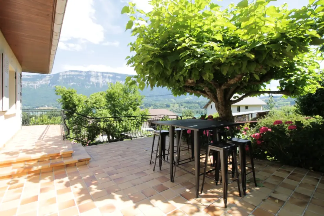 Belle Villa Sur Les Coteaux Du Lac D'aiguebelette!